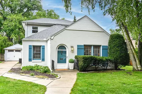 8215 Hillcrest, Wauwatosa, WI 53213