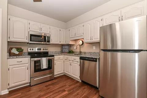 5073 W Colonial #82, Greenfield, WI 53220