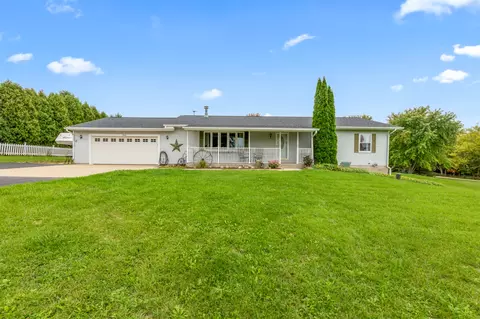 1541 Golden, Hubertus, WI 53033