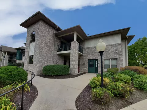 460 N Silverbrook #202, West Bend, WI 53090