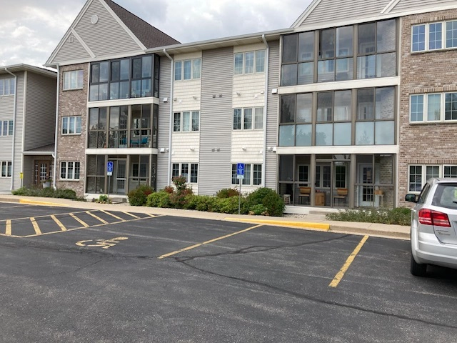 231 Oconomowoc Unit 101  