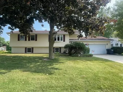 356 Suncrest, Juneau, WI 53039
