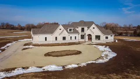10004 W Farmdale Ests, Mequon, WI 53097