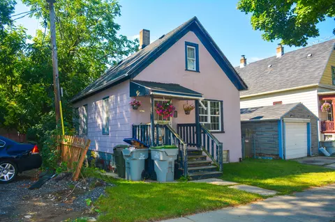 2417 W Burnham, Milwaukee, WI 53204