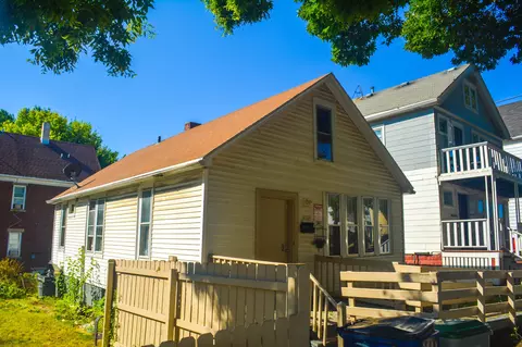 1209 W Arthur, Milwaukee, WI 53215