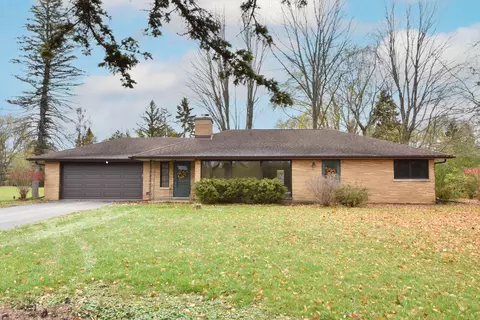 2101 W Glen Oaks, Mequon, WI 53092