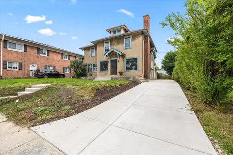 2067 S 82nd, West Allis, WI 53219