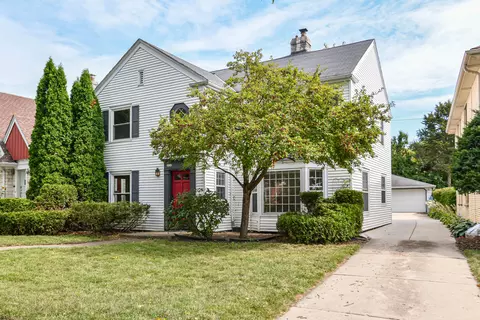 2734 N Avondale #2736, Milwaukee, WI 53210