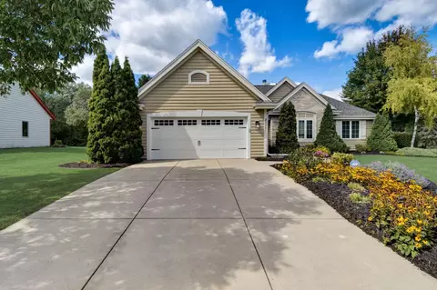 3321 S Highpointe, New Berlin, WI 53151 photo 1