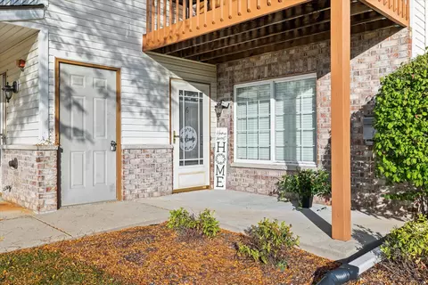 2153 Broken Hl #6, Waukesha, WI 53188