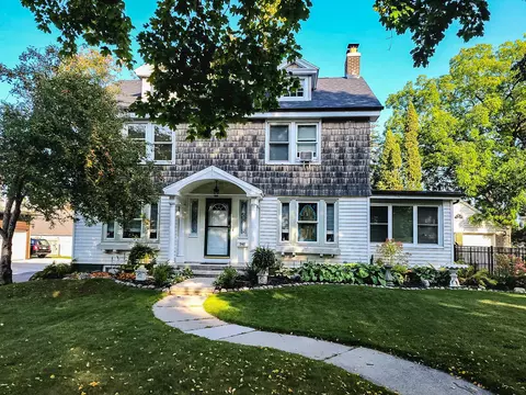 945 Lincoln, Manitowoc, WI 54220