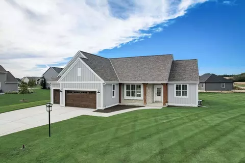 1353 Fairwinds, Mukwonago, WI 53149