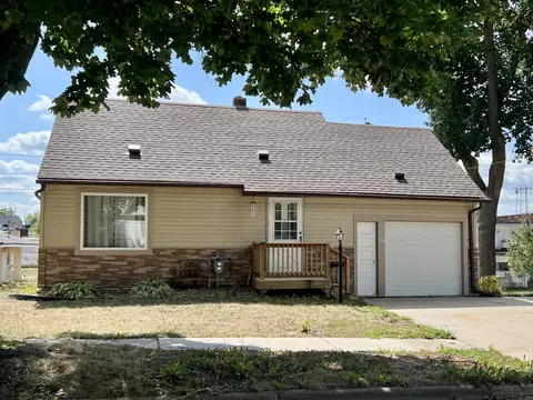 205 S S Cir, Viroqua, WI 54665