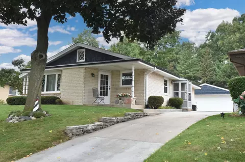 2970 W Wanda, Milwaukee, WI 53221
