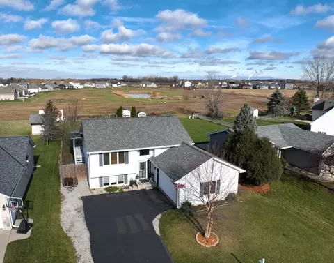 10306 White Mnr, Caledonia, WI 53126