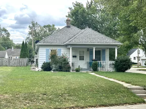 10237 W Bungalow, West Allis, WI 53214