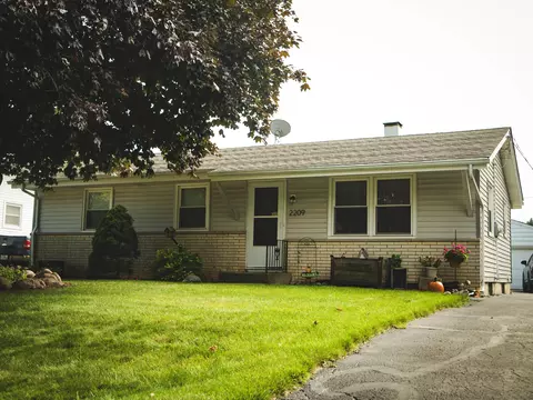 2209 Crown Pt, Racine, WI 53402