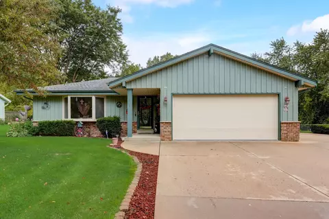 3369 E Woodview, Oak Creek, WI 53154