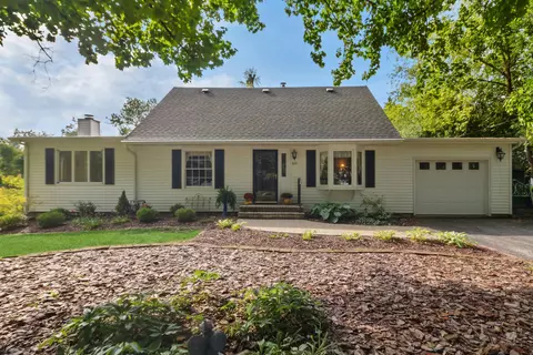 469 Waubun, Fontana, WI 53125