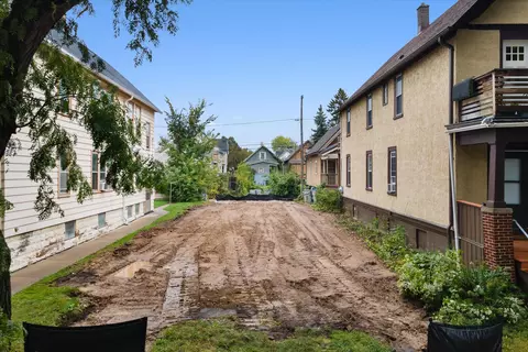 2542 N Bremen, Milwaukee, WI 53212