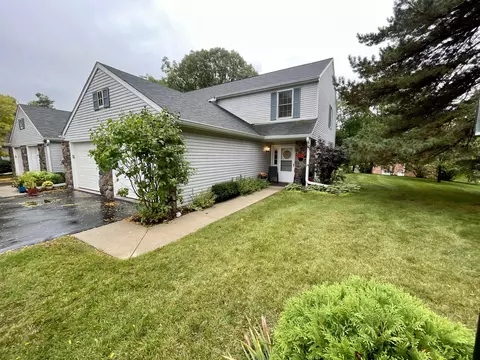 135 Lake Blf #D, Thiensville, WI 53092