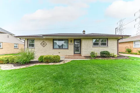 5633 W Allerton, Greenfield, WI 53220