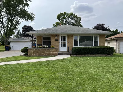 2569 S 90th, West Allis, WI 53227