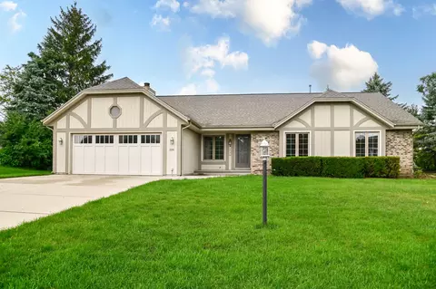 3906 S Woodhill, New Berlin, WI 53151
