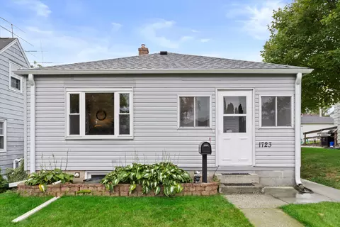1723 Minnesota, South Milwaukee, WI 53172