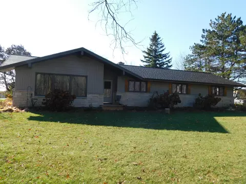 w3465 Jay Road, Fredonia, WI 53021