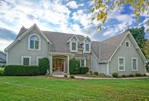 677 Greenway, Hartland, WI 53029