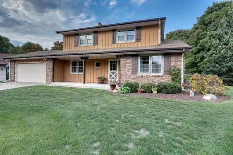w221n2784 Hickorywood, Waukesha, WI 53186