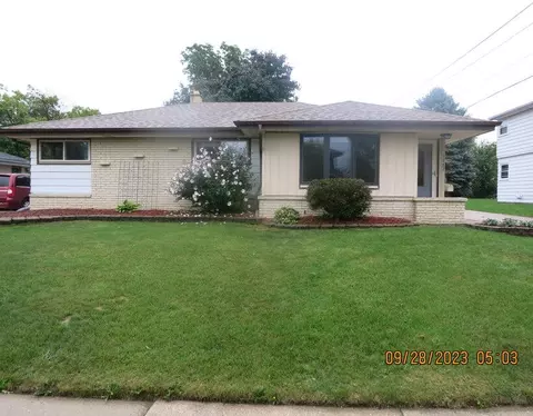 5782 S New York, Cudahy, WI 53110