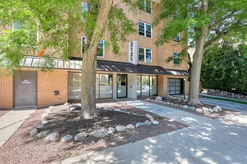 2121 N Cambridge #307, Milwaukee, WI 53202