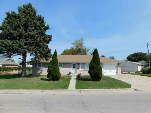 5840 W W Pkwy, Milwaukee, WI 53218