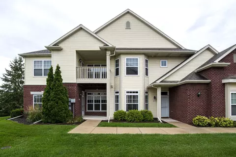 585 Grandview #D, Pewaukee, WI 53072