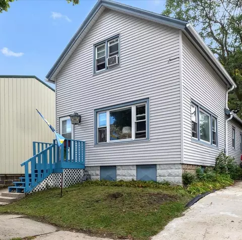 385 E Becher, Milwaukee, WI 53207