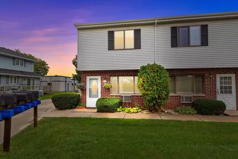 321 W Washington #1, Slinger, WI 53086