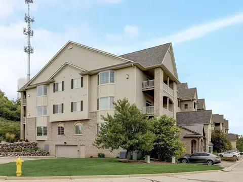 177 N Lapham #205, Oconomowoc, WI 53066