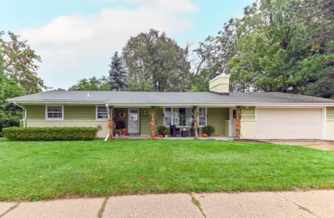 3700 S S Brk, Saint Francis, WI 53235