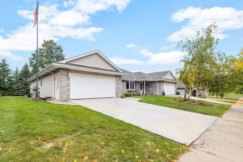 979 Spruce, Hartford, WI 53027