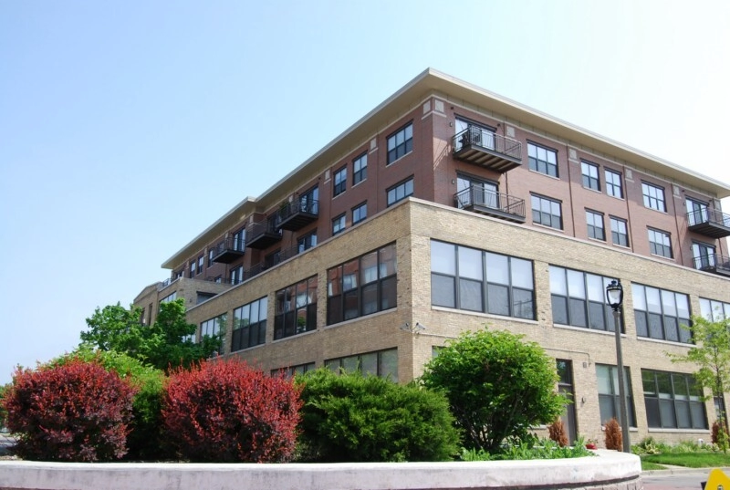 1924 N Hubbard Unit 302  