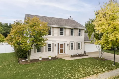 1804 Penhurst, Waukesha, WI 53186