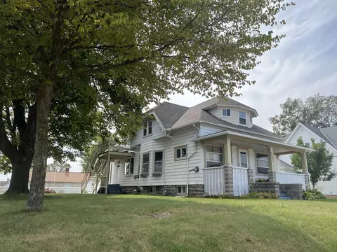 1607 Division, Manitowoc, WI 54220