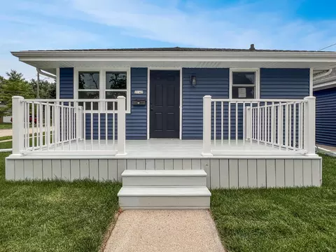 2142 Richmond, Manitowoc, WI 54220