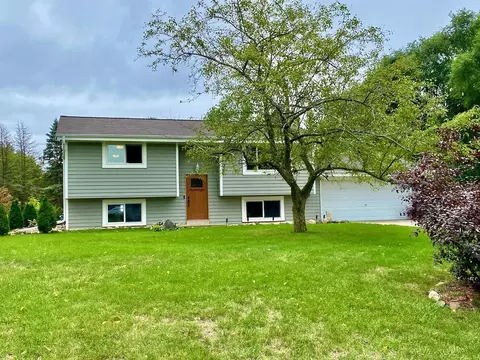 w330s7844 Country, Mukwonago, WI 53149