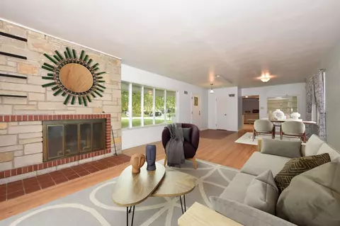 7915 N Boyd, Fox Point, WI 53217