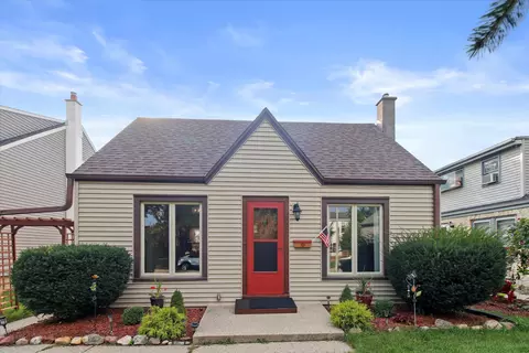827 S 114th, West Allis, WI 53214