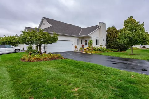 851 Bridlewood, Hartford, WI 53027