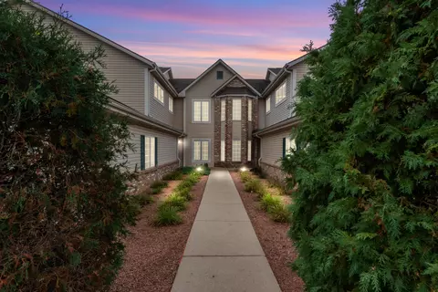 4585 S 124th #D, New Berlin, WI 53151